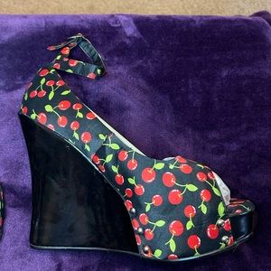 Penthouse by Ellie Black Cherry Peep Toe Ankle Strap Wedge Heels Size 11 NEW